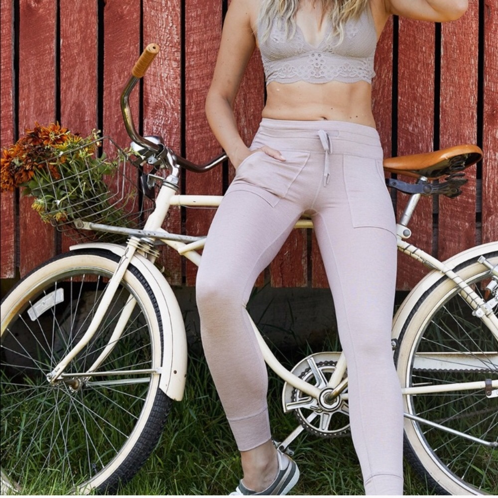 Aerie play pocket and cuff leggings